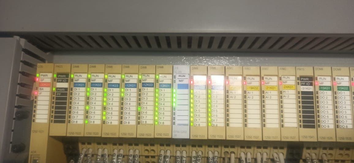 PLC control rack system with status indicators