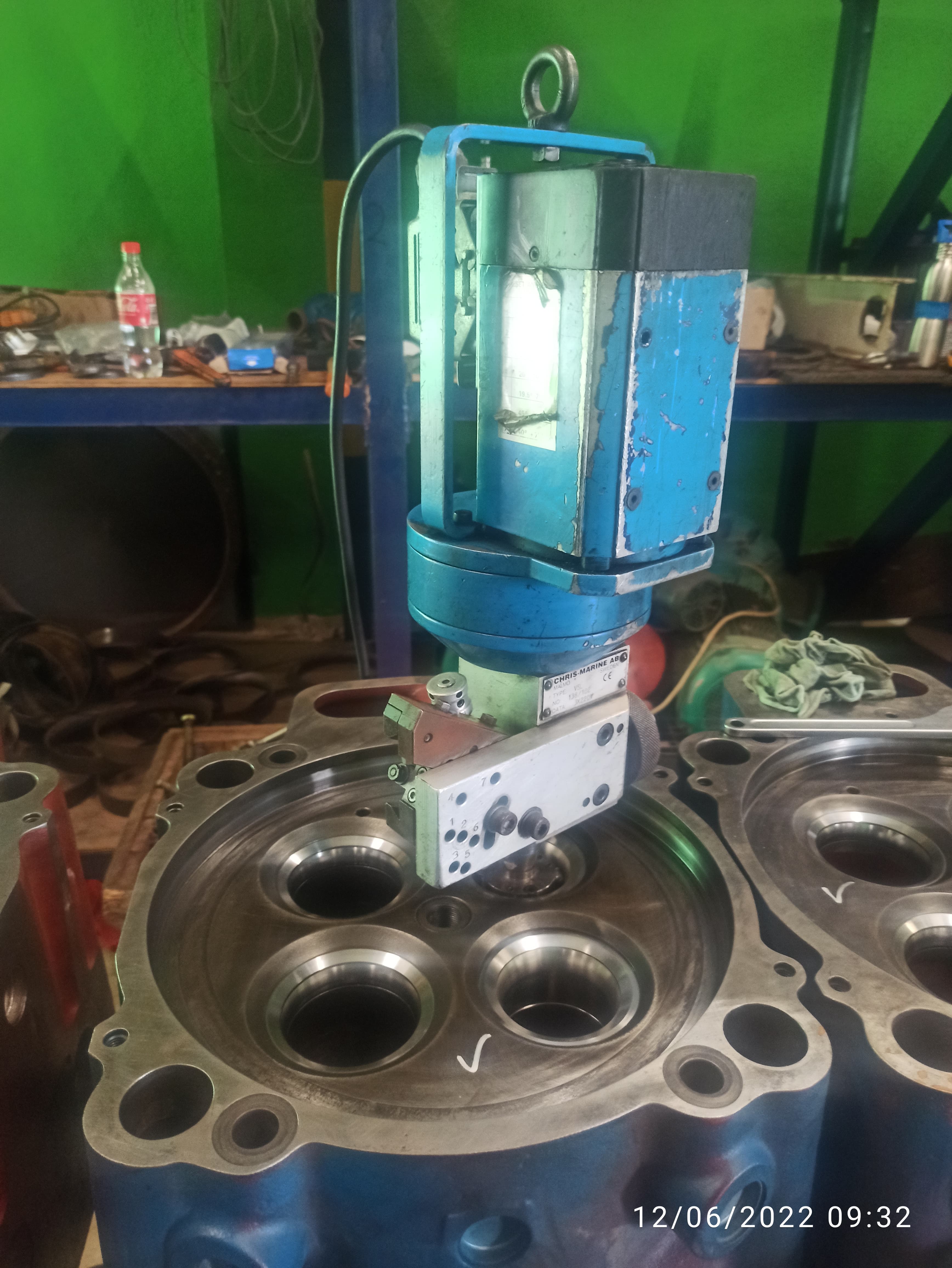 Cylinder head grinding machine workshop
